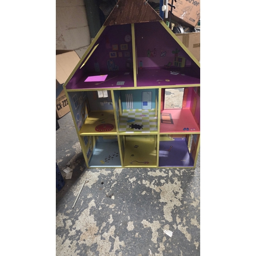 255 - Peppa Pig Wooden Deluxe Playhouse by Character Options Ltd