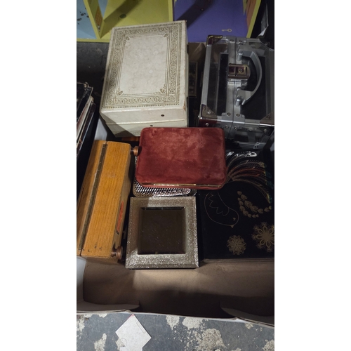 259 - A Collection of Assorted Storage and Jewellery Boxes