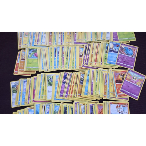 104 - A Collection of Pokémon TCG Sword & Shield Series Bulk Cards with 25th Anniversary Celebrations Stor... 