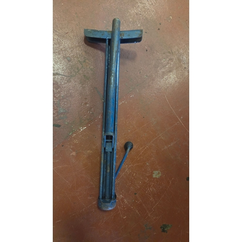 247 - Steel Manual Tyre Bead Breaker