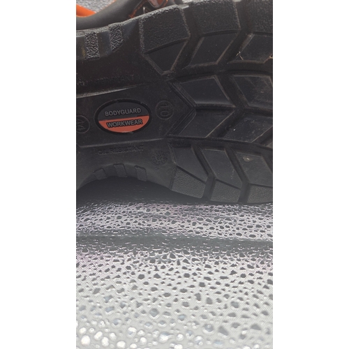272 - A Pair of Bodyguard Workwear Stealth S1P SRC Safety Boots Size UK 10