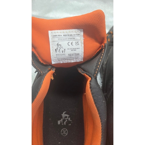 272 - A Pair of Bodyguard Workwear Stealth S1P SRC Safety Boots Size UK 10