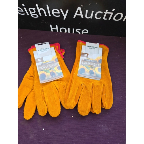 412 - Two pairs of Kingfisher Garden bramble gardening gloves