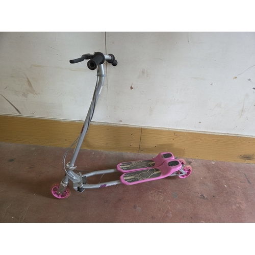 217 - ZIP Scooter Three Wheeled Flicker Style Scooter