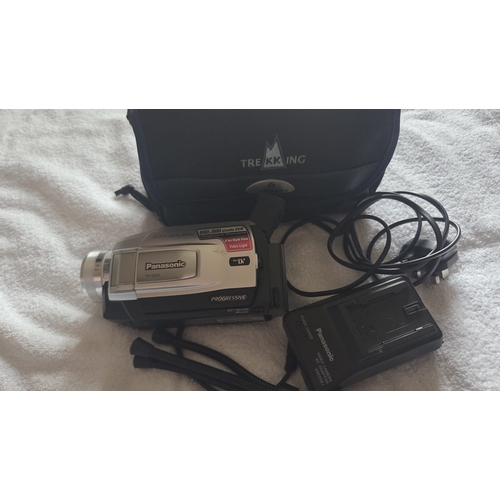 285 - Panasonic NV-DS29 MiniDV Digital Video Camcorder with Accessories