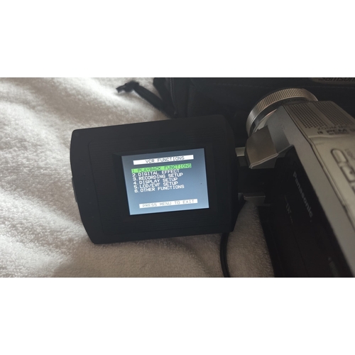285 - Panasonic NV-DS29 MiniDV Digital Video Camcorder with Accessories