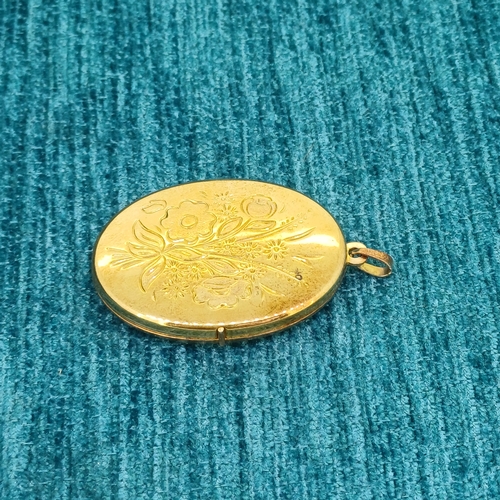 14 - 9ct Gold Locket with Flower Design
- 6.3g