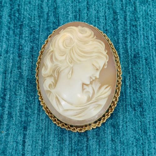 30 - 1960's Vintage Cameo Brooch
- 9ct Gold
- 11.1g