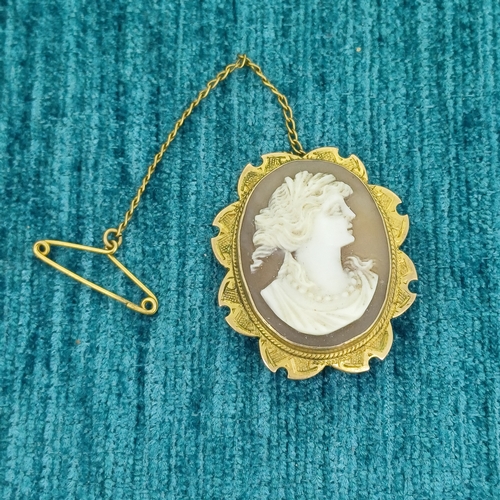 38 - Victorian Cameo Brooch
- 9ct Gold
- 4.3 g