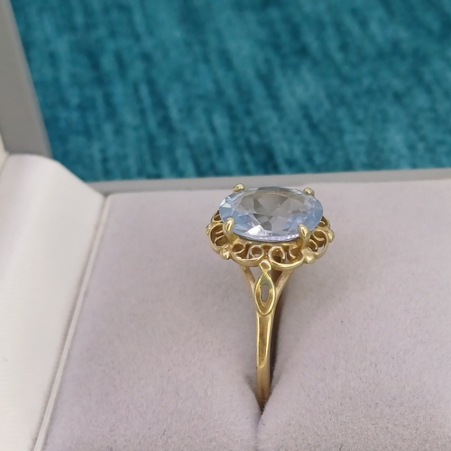 78 - 9ct Gold Blue Topaz Ring
- 2.2g