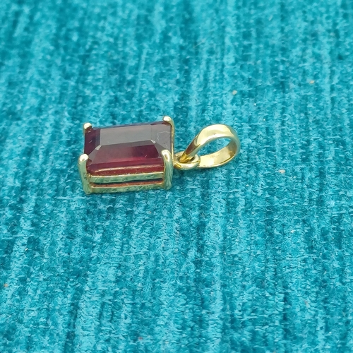 99 - A stunning Ruby Pendant 18ct Gold approx Ruby Weight 3ct