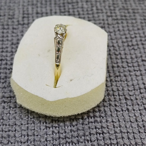 38 - Diamond Solitaire Ring
- Platinum and 18ct Gold
- 1950's
Size: M
- 0.25 ct
- 2.24g