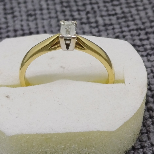 60 - Emerald Cut Diamond Ring
- 2.5 g
Size: L