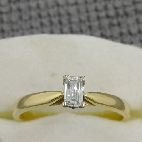 60 - Emerald Cut Diamond Ring
- 2.5 g
Size: L