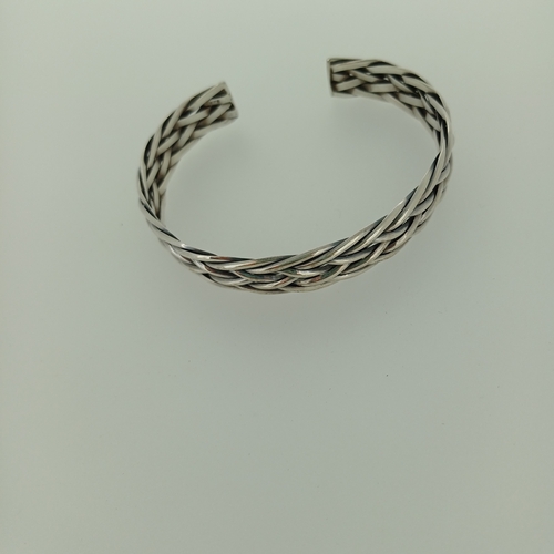 7 - This is a very eye catching Scottish Inspired Design Silver Bracelet.
- weight 24 g