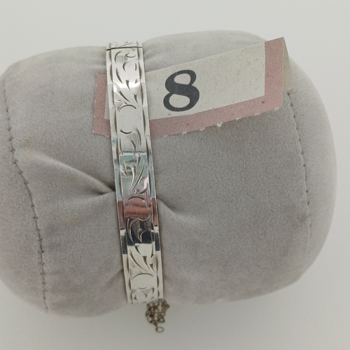 8 - This is a very lovely Silver Hinged Bangle 
- Weight 23 g