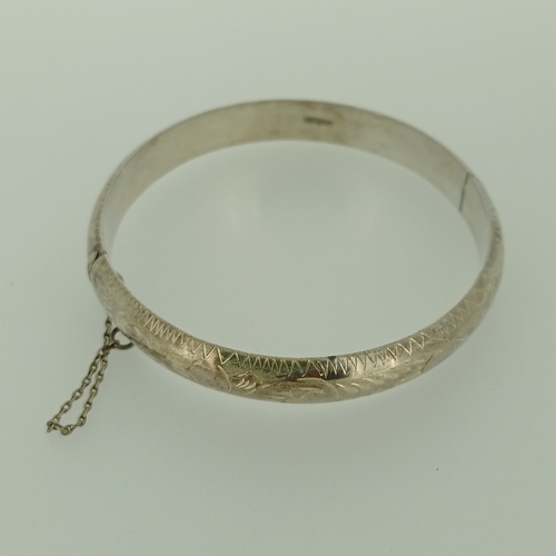 13 - Here we have another Beautiful Silver Hinged Bangle.  With a pretty design.
- circa 1960's
- weight ... 