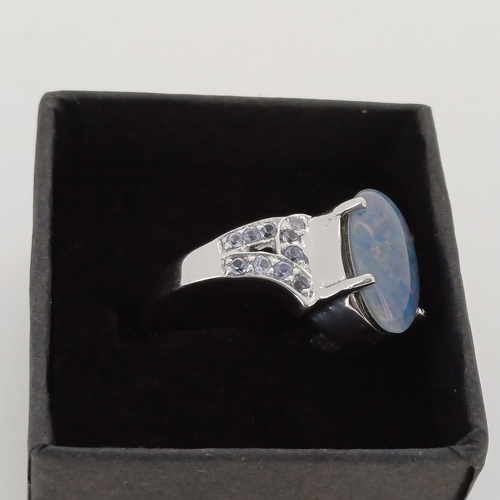 28 - This is a very pretty Ladies Doublet Opal and Tanzanite Ring
- circa 1980's
- Size P
- Silver colour... 