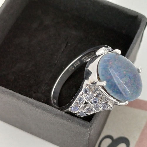 28 - This is a very pretty Ladies Doublet Opal and Tanzanite Ring
- circa 1980's
- Size P
- Silver colour... 