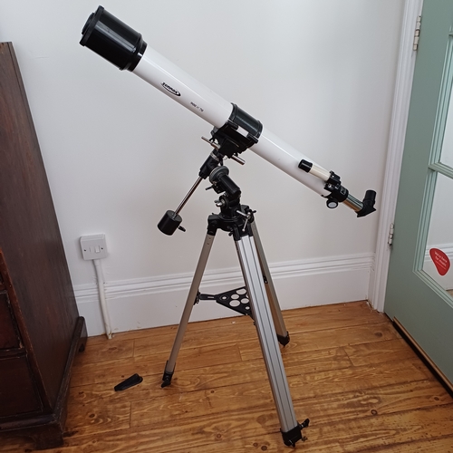 79 - Zennox 900 x 90 Telescope with stand