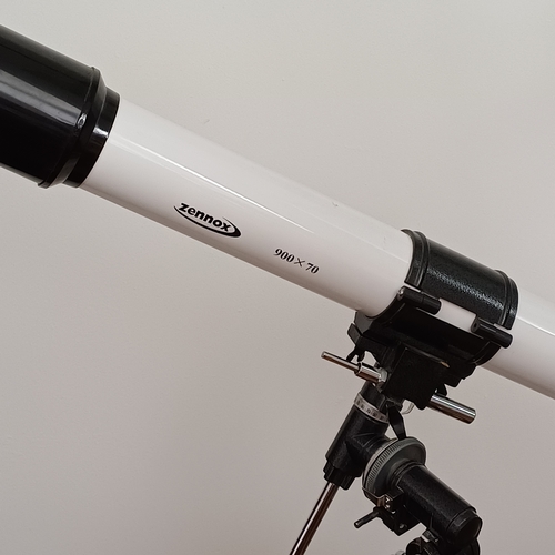 79 - Zennox 900 x 90 Telescope with stand