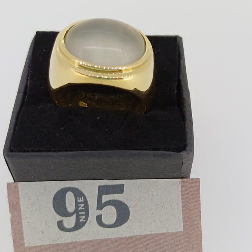 95 - Gents Moon Stone Ring
- 18 ct
- weight 23 g
- Size S