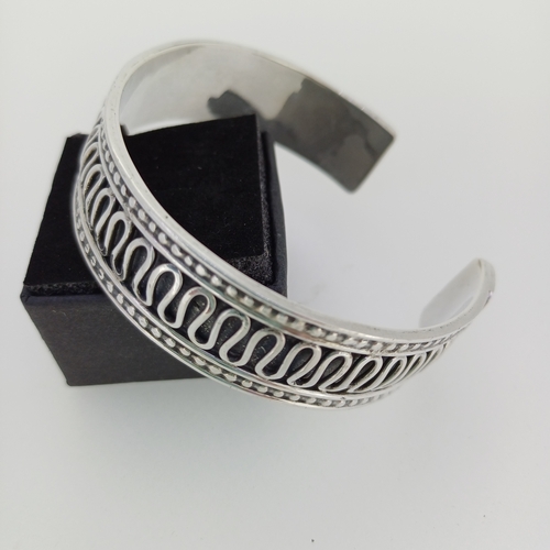 97 - Silver Bangle
Circa 1980
Weight 48 g