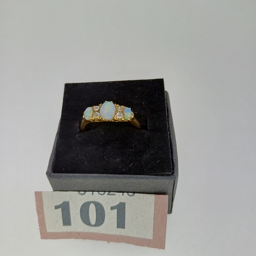 101 - Beautiful Opal and Diamond Ring in 18 ct Gold
- Circa 1950's
- Size n.5