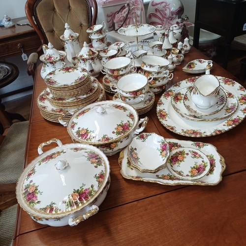 195 - A Very Large Set of Royal Albert Bone China 