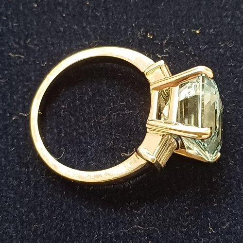 230 - This is a Stunning Aquamarine and Diamond Ring.
- 15ct Aquamarine
- 10 Diamonds each side total ct i... 