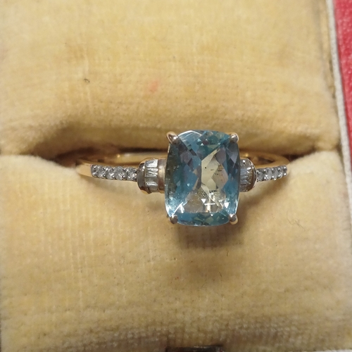 239 - A Very Pretty Ladies Aquamarine and Diamond Ring.