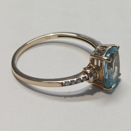 239 - A Very Pretty Ladies Aquamarine and Diamond Ring.