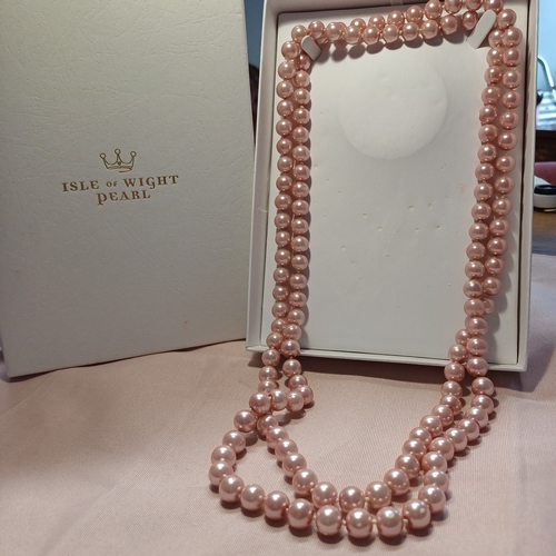 242 - These is a beautiful Pink Simulated Pearl Necklace. Isle of Wight Pearls