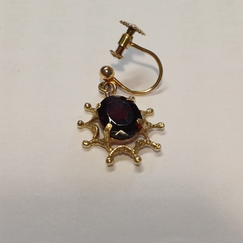 233 - A pair of very pretty Garnet Earrings in an Andrew Grima Style.
- circa 1970's
- 9 ct Gold