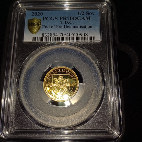 252 - 2020 Pre-decimal 50th Anniversary Gold Sovereign Delux Set.
- Coins 1/8, 1/4, 1/2 and Full
- 99 sets... 