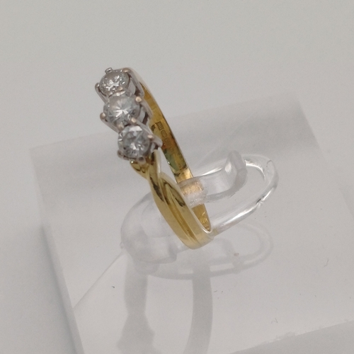 4 - A lovely Three Stone Diamond Ring
- Diamond 0.50 ct
- weight 3.30g
- size P
- 18ct yellow gold