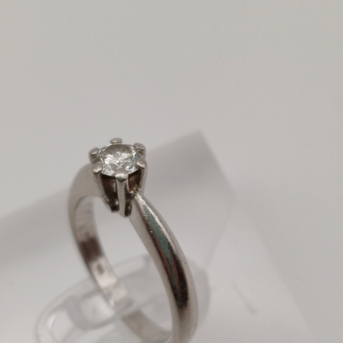 26 - Solitaire Diamond Ring
- 33 points
- Platinum
- size K
- weight 5.12g