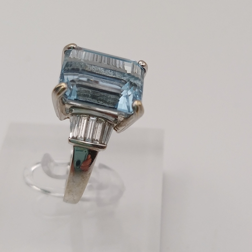 36 - An Aquamarine and Diamond Ring.  Each side of this stunningly beautiful Aquamarine are Diamonds set ... 