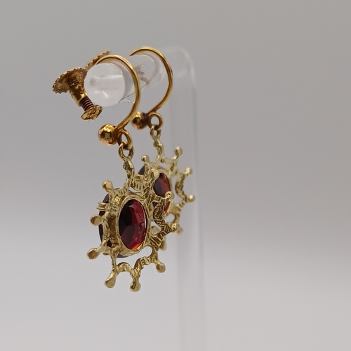 37 - In an Andrew Grima Style we have these beautiful Garnet Earrings.
- circa 1970's
- 9 ct yellow gold
... 