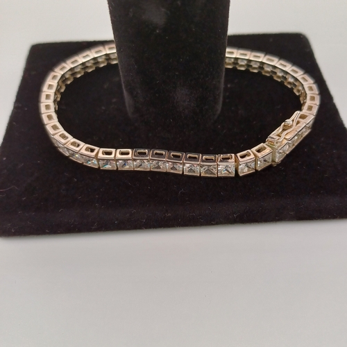 40 - Silver Line Bracelet with white stones
- 925 Silver
- weight 19.90g
- length 8 inches