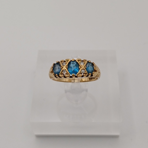 46 - Vintage 1950's Blue Topaz and Diamond Ring.- weight 2.22g
- 3 Topaz Stones
- 4 Diamonds
- size K/ L
... 