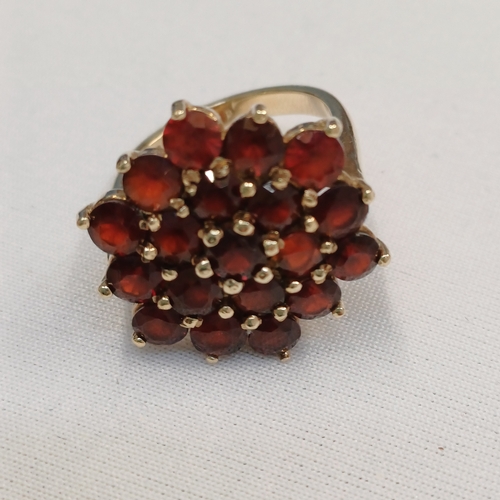 107 - A really stunning Ladies Garnet Cluster Ring.
- 9ct yellow gold
- weight 7.93 g
- size O