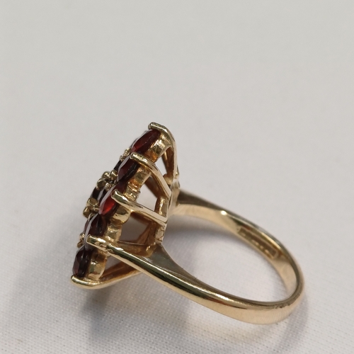 107 - A really stunning Ladies Garnet Cluster Ring.
- 9ct yellow gold
- weight 7.93 g
- size O