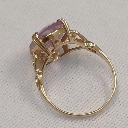 109 - A really pretty Pale Amethyst Ring 
- 9ct yellow gold
- weight 2.23g
- size L