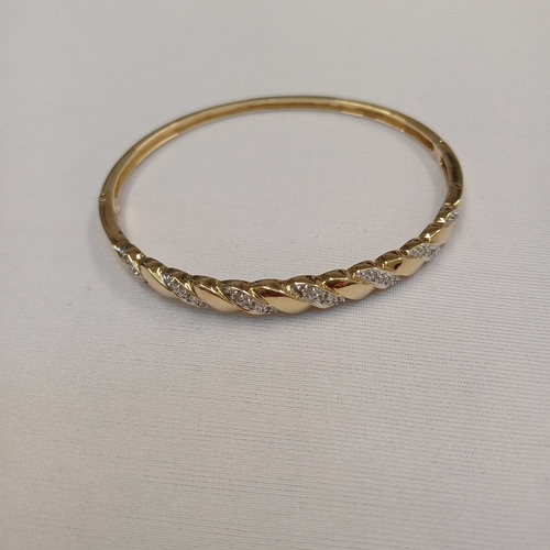 112 - Very eye catching Diamond Bangle.
- 9ct yellow gold
- there are 21 diamonds set in
- weight 8.79 g