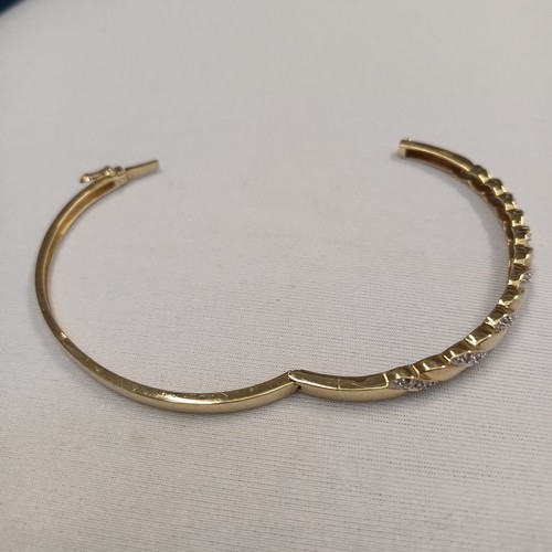 9 - Very eye catching Diamond Bangle.
- 9ct yellow gold
- there are 21 diamonds set in
- weight 8.79 g