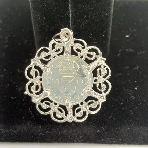 13 - A really lovely pendant with a 1919 3 pence Maundy Coin set in.
- weight 4.30g