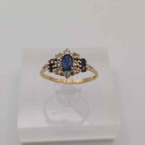 21 - Here we have a Sapphire and White Stone Cluster Ring, very eye catching indeed
- size N
- weight 2.0... 