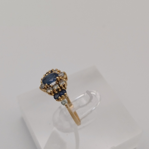 21 - Here we have a Sapphire and White Stone Cluster Ring, very eye catching indeed
- size N
- weight 2.0... 