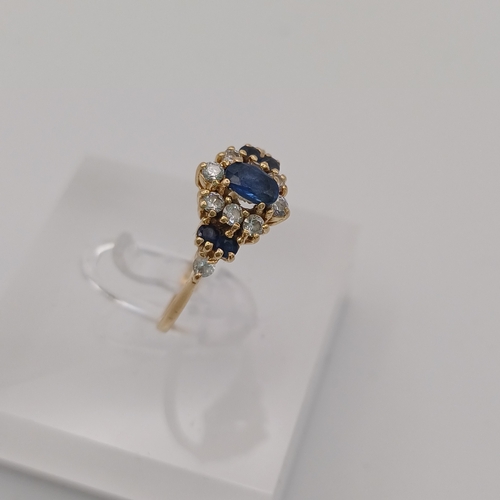 21 - Here we have a Sapphire and White Stone Cluster Ring, very eye catching indeed
- size N
- weight 2.0... 